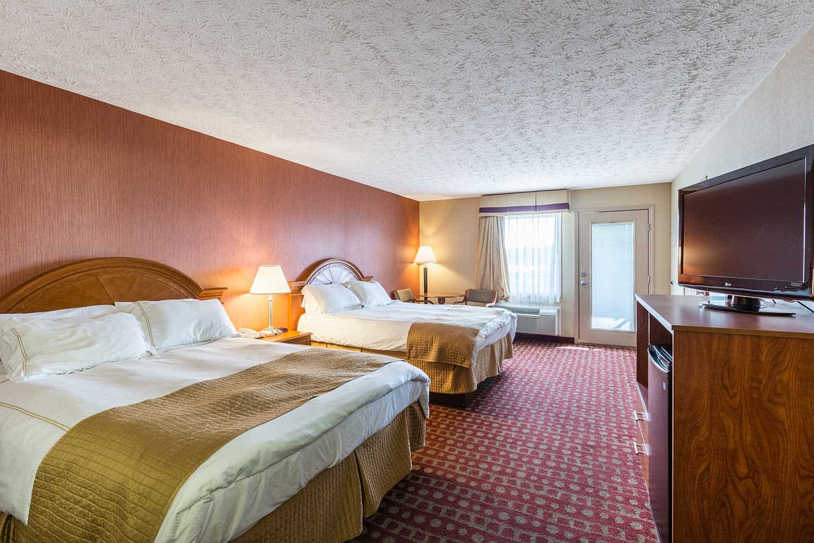 two queen beds in balcony room at Park Grove Inn